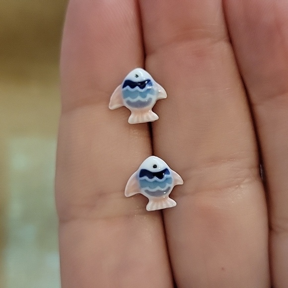 🔥LAST PAIR🔥 Tropical Fish Pottery Stud Earrings - Picture 6 of 8